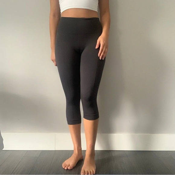 Lululemon capri black leggings  womans size 4 - Picture 1 of 7
